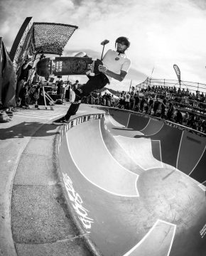 Tom Mitchell, frontside boneless to tail, Photo by David Read