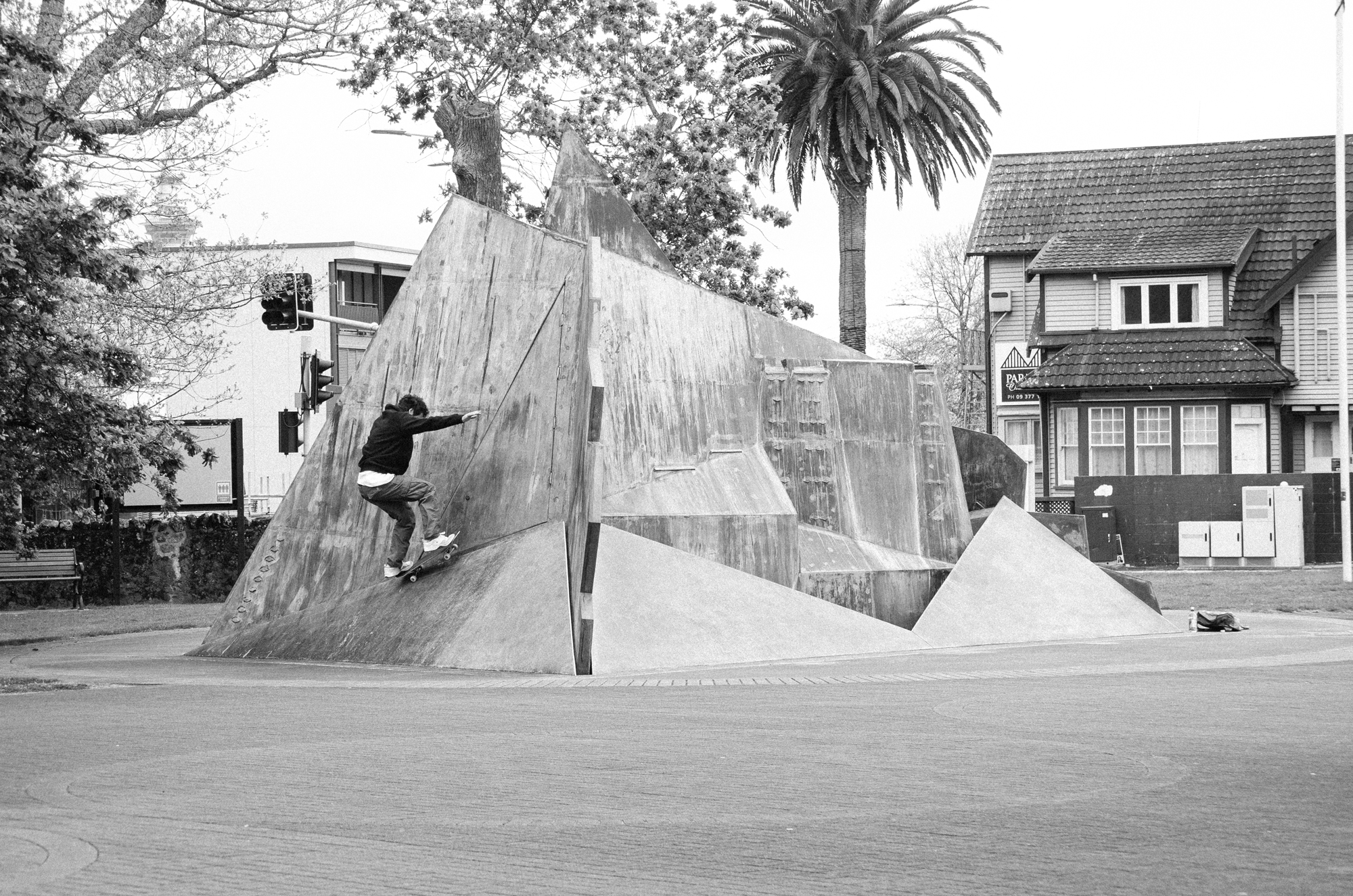 Simon Thorp, alley-oop five-0 grind. Photo by Eisei Toyota