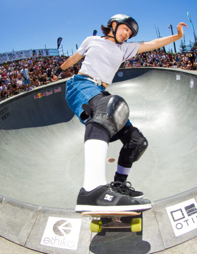 Mizuho Hasegawa, frontside lipslide.