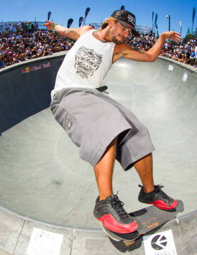 Noah Winningham, frontside Smith grind.