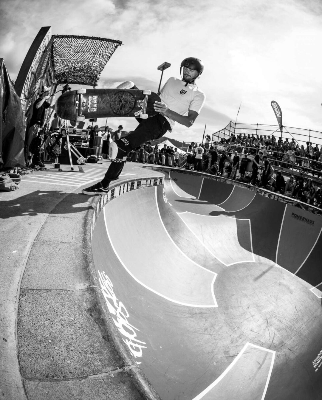 Tom Mitchell, frontside boneless to tail, Photo by David Read
