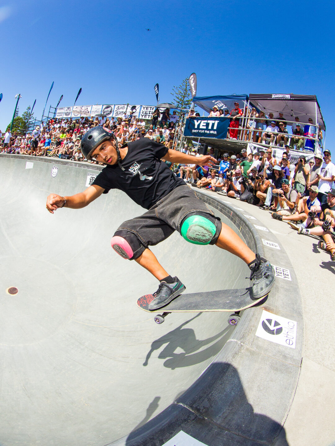 Ary Crowe, frontside tailslide.