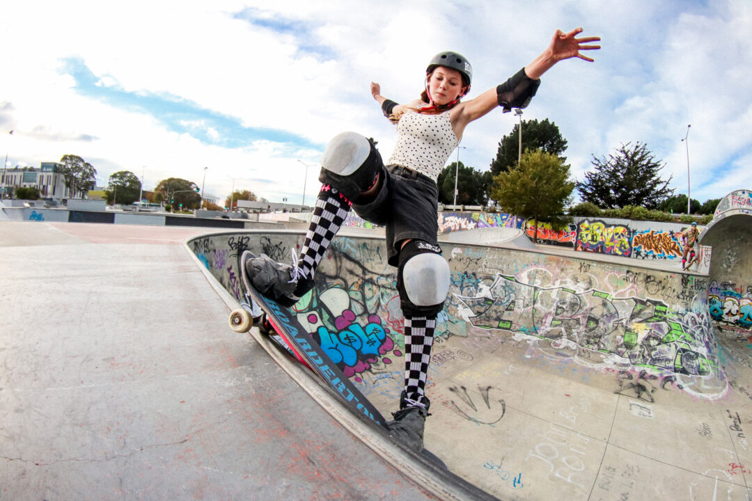 Melu Blackburn doing a frontside Smith grind at Washington Way Skatepark.