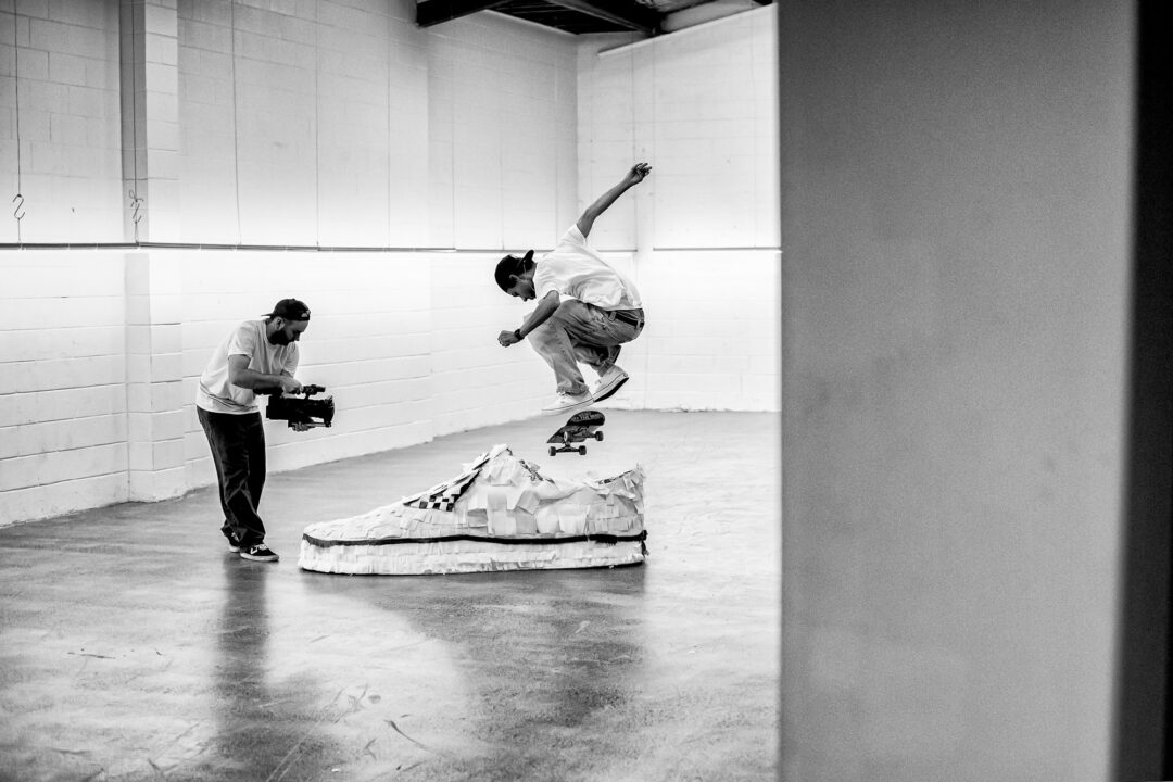 Elijah Robertson, kickflip.
