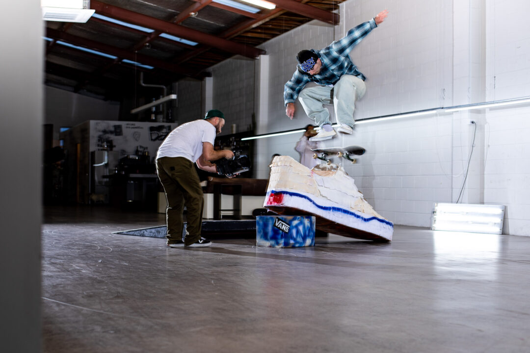 Mikey Gibson, heelflip.